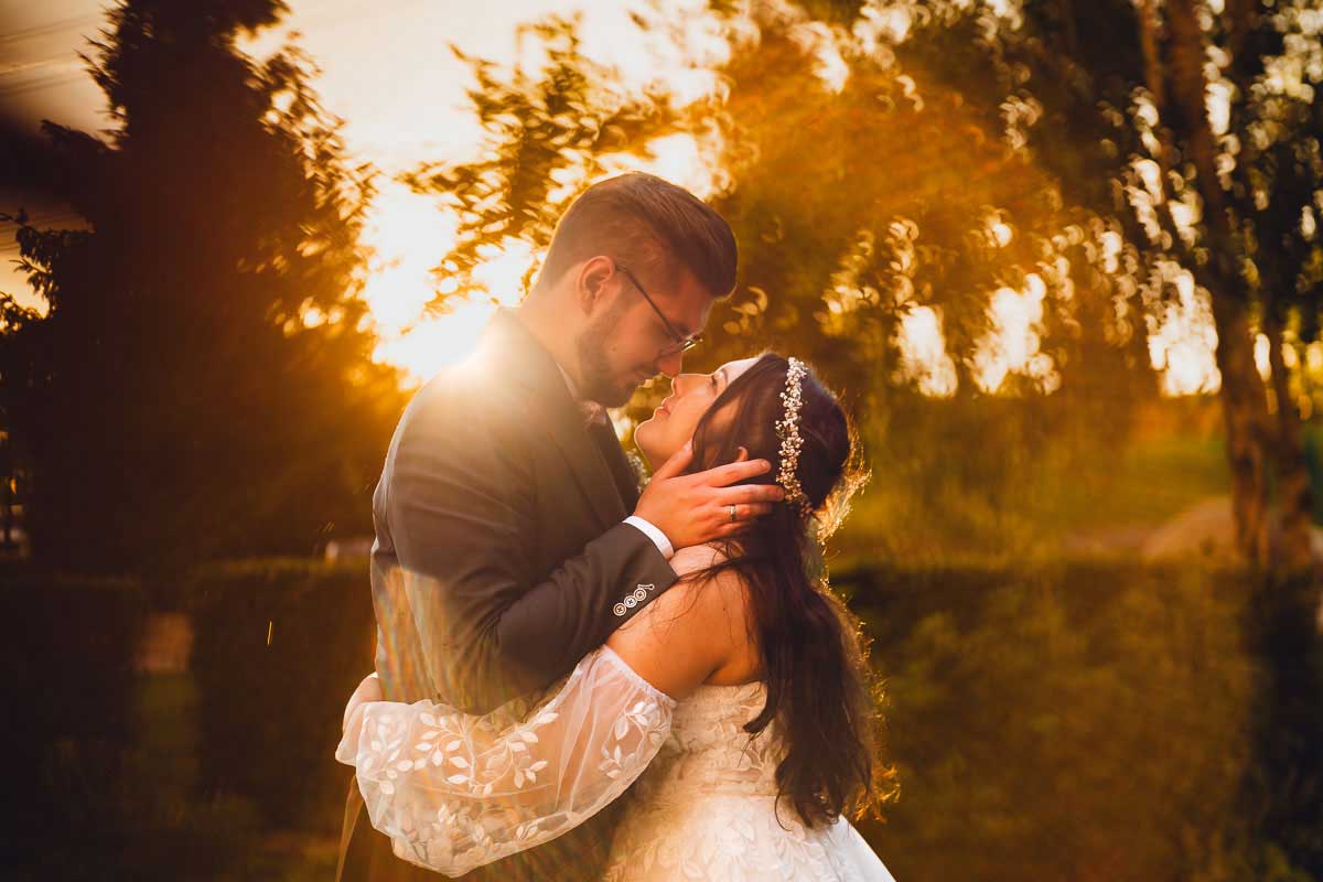 Hochzeitsbild bei Sonnenuntergang im Europapark