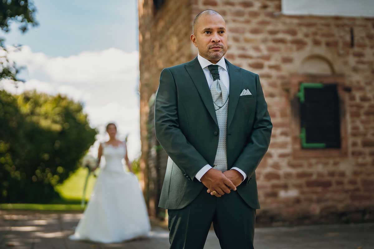 First Look Brautpaar für eine Hochzeit im Gutshof Ladenburg