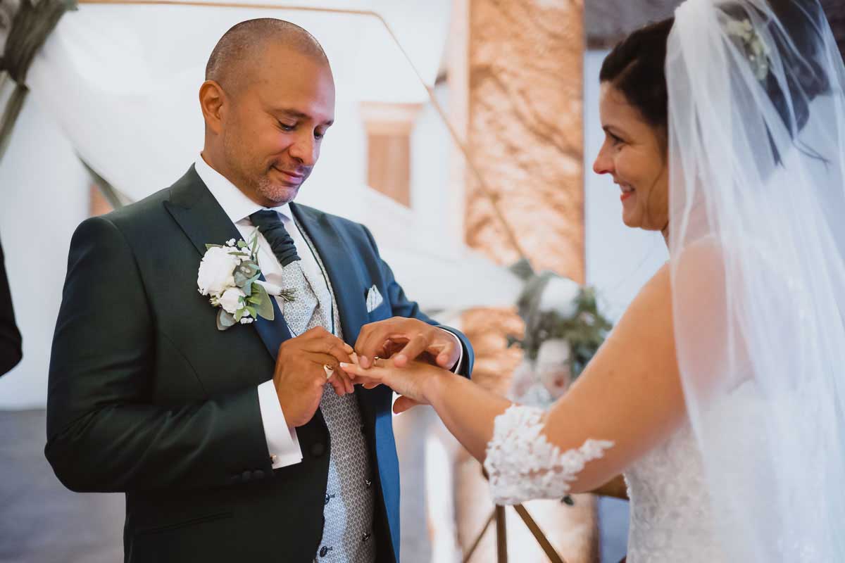 Ringwechsel bei einer Trauung