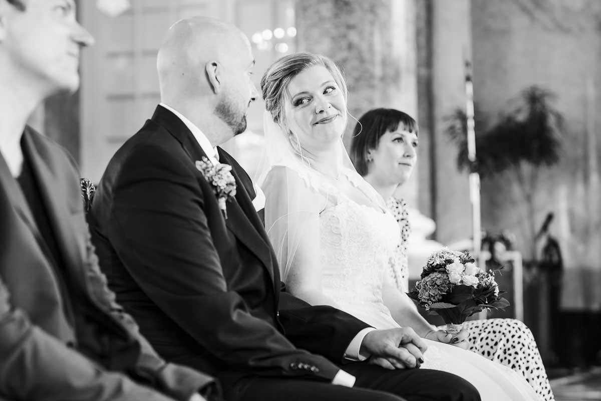 emotionaler Moment bei einer Standesamtlichen Trauung im Schloss Biebrich