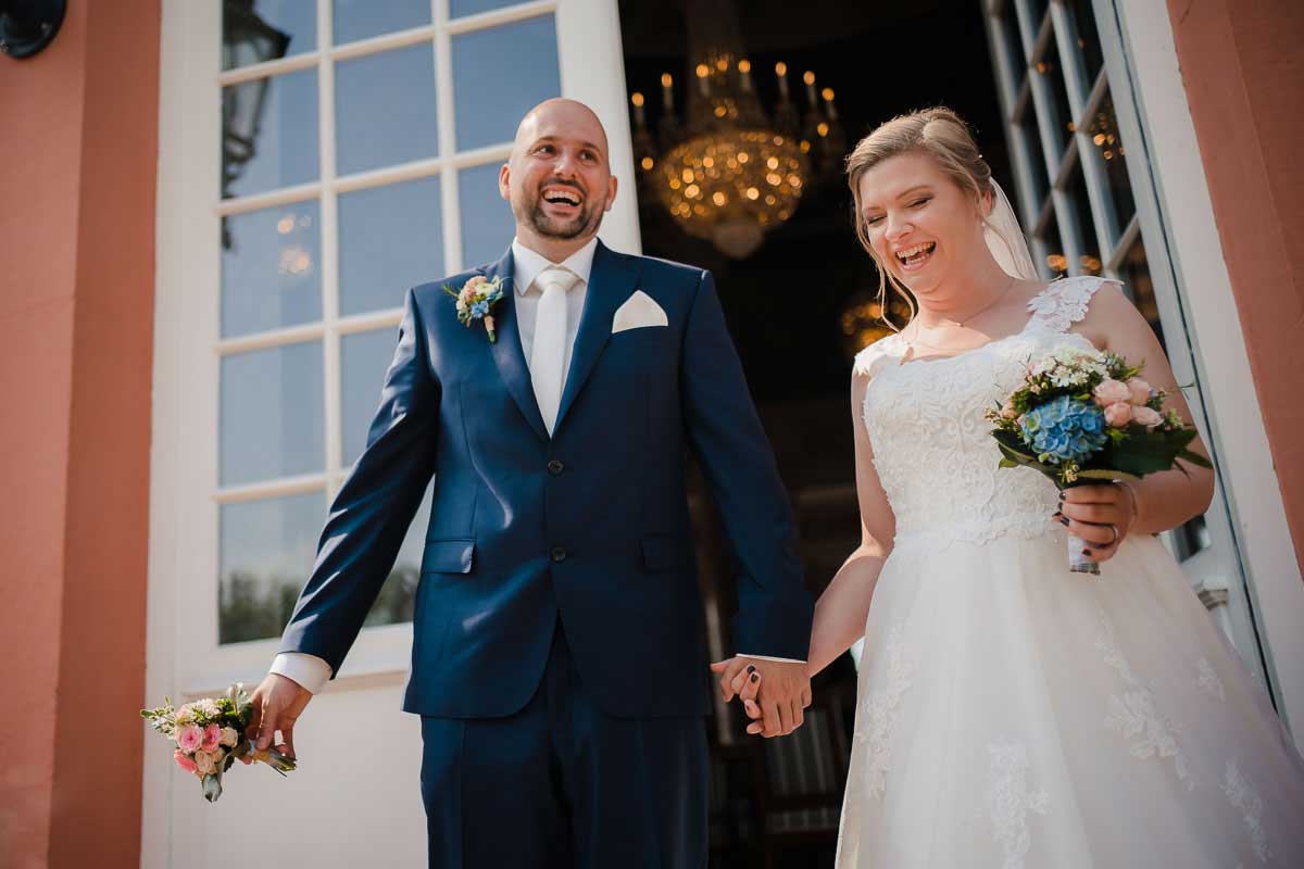 Auszug Brautpaar bei einer Trauung im Schloss Biebrich