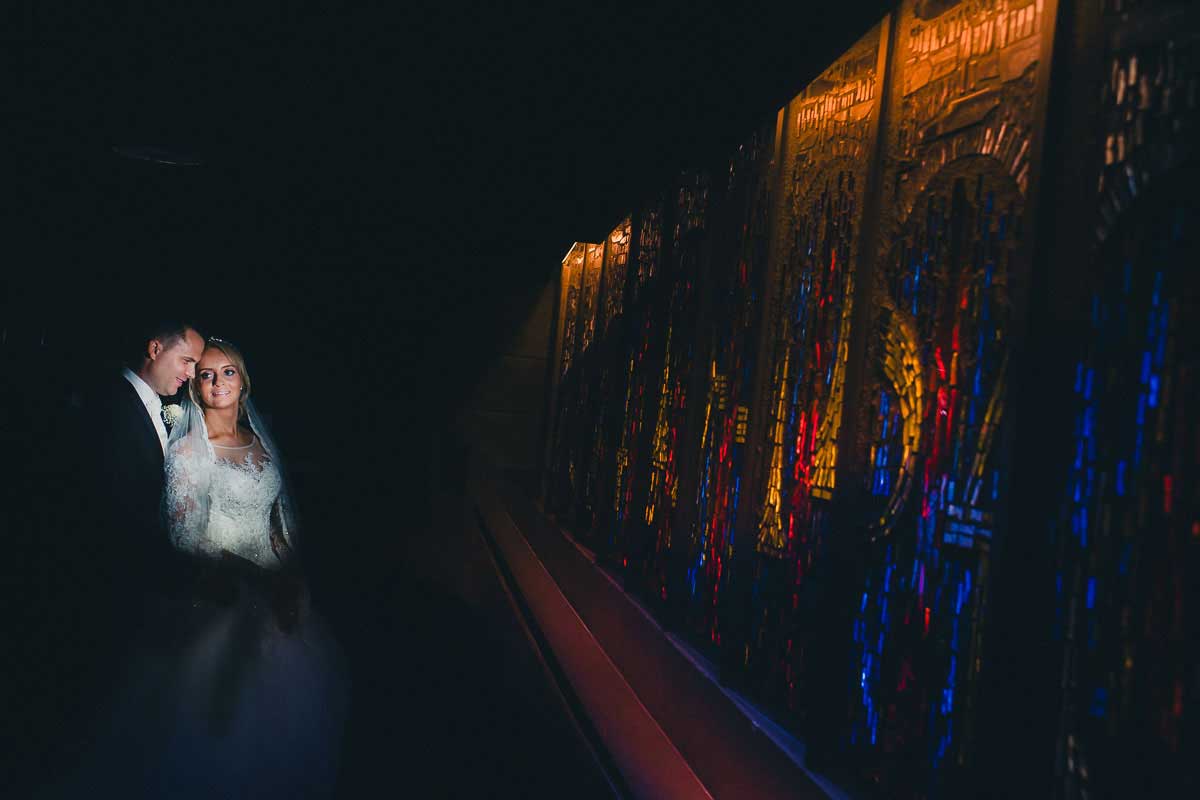 Hochzeitsfoto in einer Kirche in Pforzheim