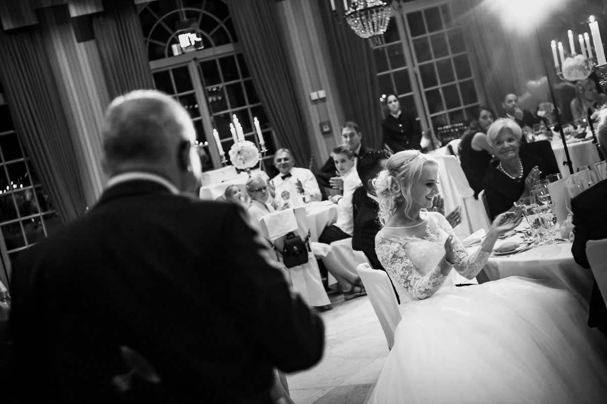 emotionaler Moment Brautpaar bei einer Hochzeit im Brenners Park Hotel