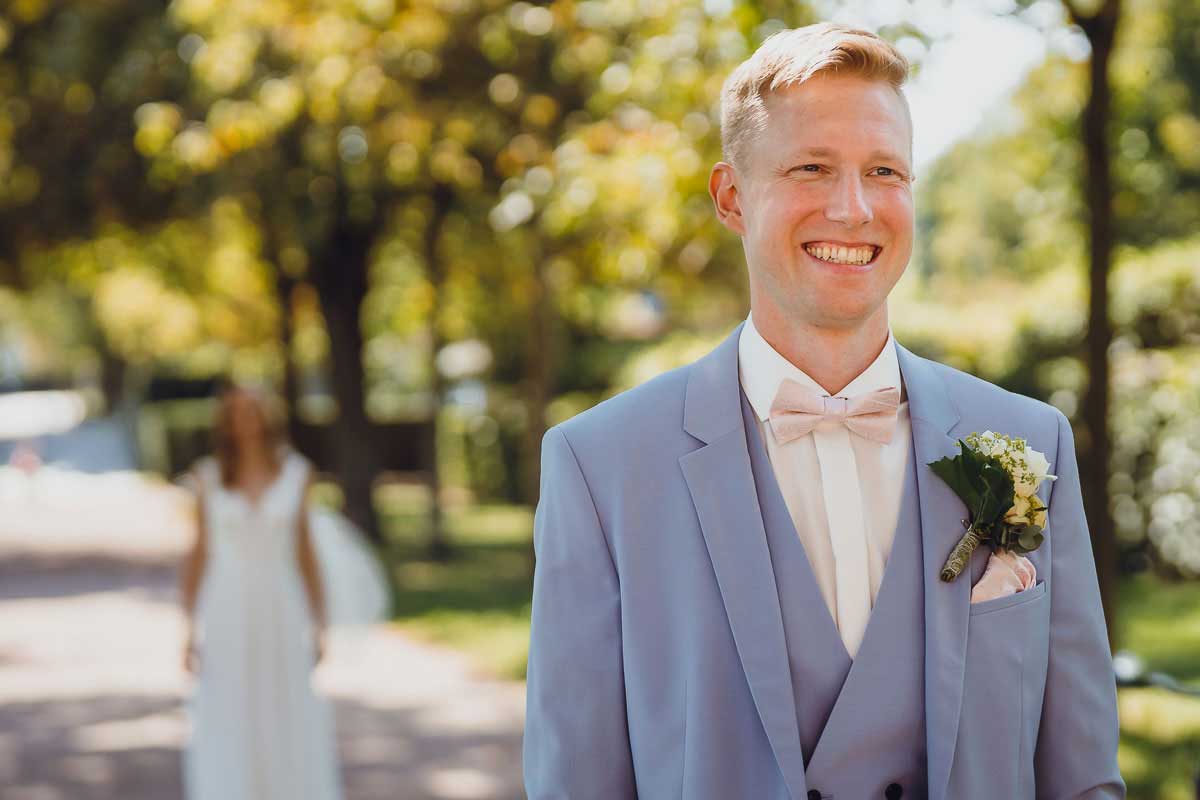 First Look Brautpaar in der Orangerie in Darmstadt