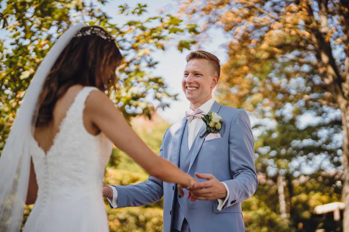 First Look Brautpaar in der Orangerie in Darmstadt