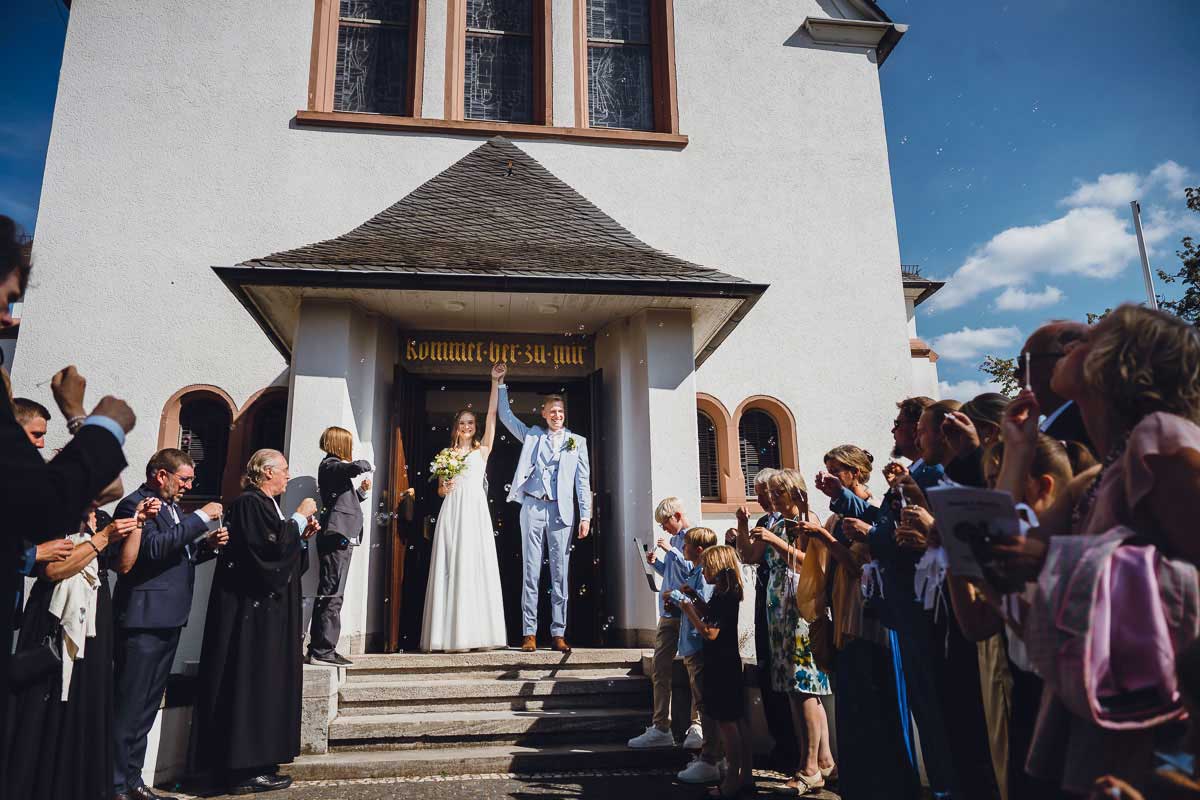 Auszug Brautpaar Bessunger Kirche in Darmstadt