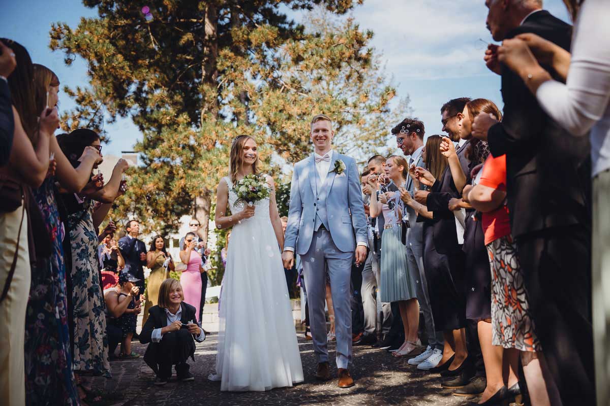 Auszug Brautpaar Bessunger Kirche in Darmstadt