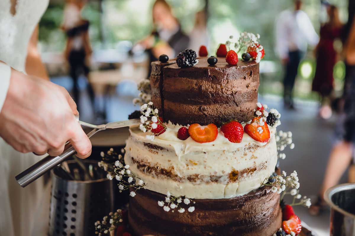Anschnitt Hochzeitstorte bei einer Hochzeit im Oberwaldhaus Darmstadt