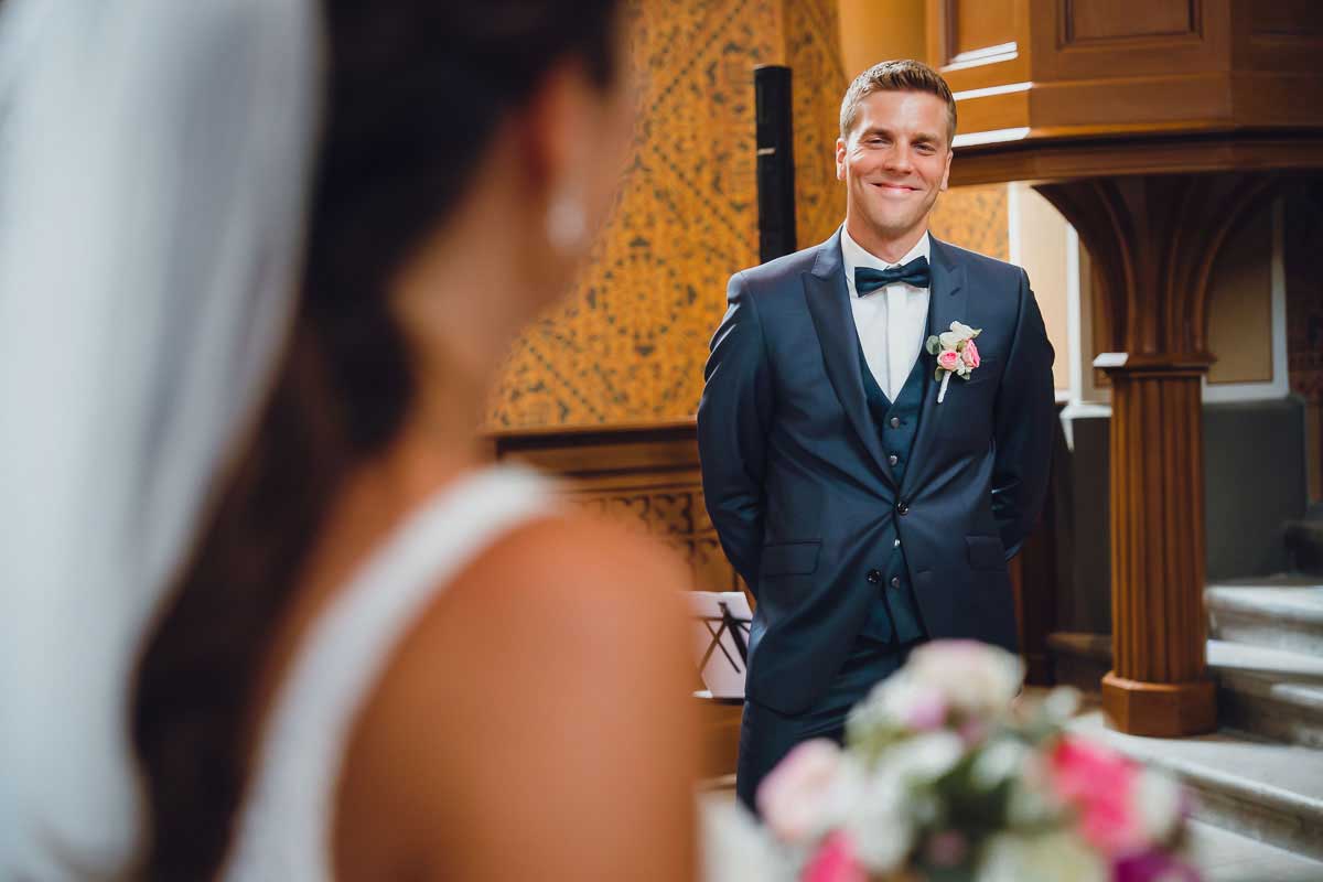 Einzug Braut in der evangelischen Johanneskirche in Erbach