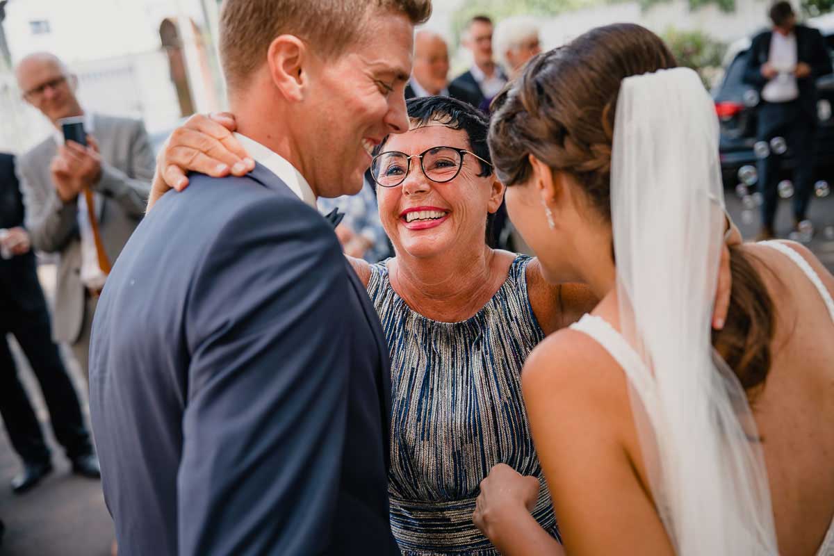 Sektempfang an der evangelischen Johanneskirche in Erbach