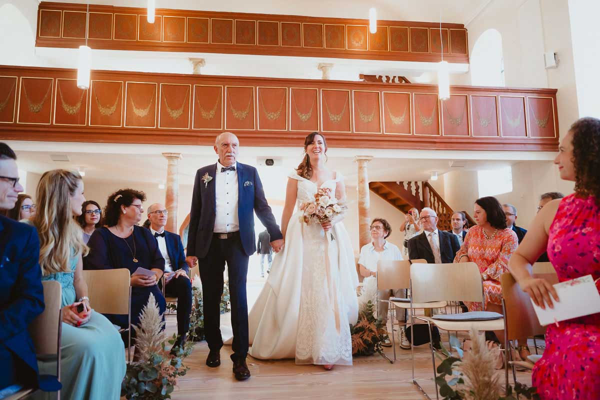 Einzug Braut bei einer Trauung in Angelbachtal in der evangelischen Kirche,