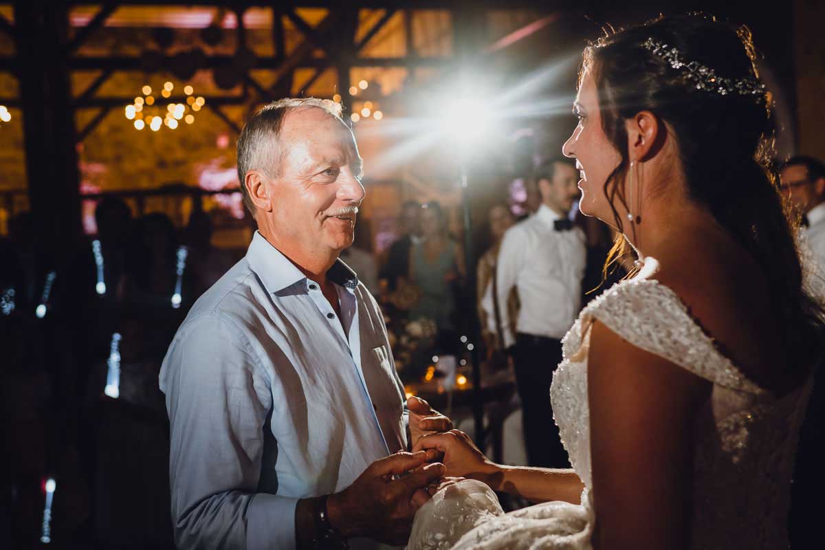Hochzeitstanz Braut und Vater bei einer Hochzeit im Schloss Michelfeld in Angelbachtal