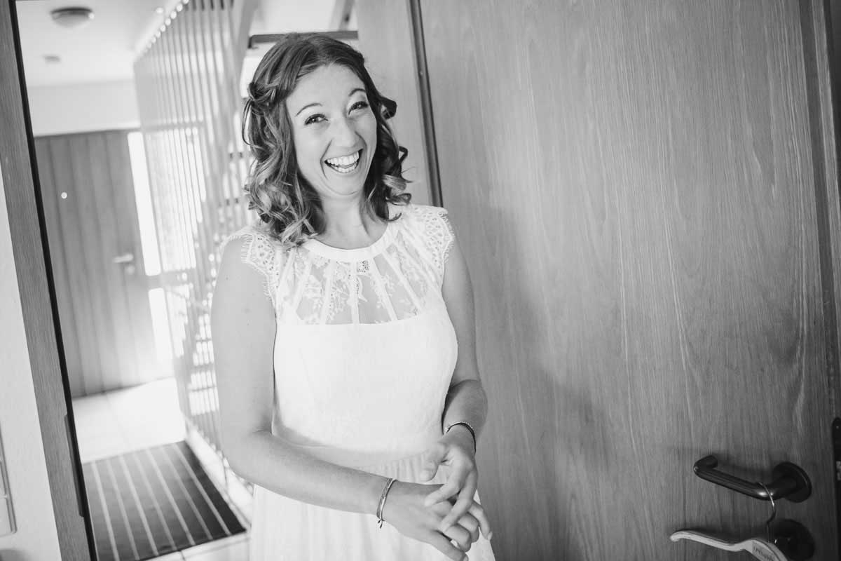 First Look Braut und Bräutigam im Elternhaus in Überlingen am Bodensee