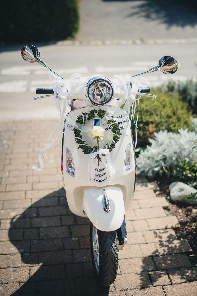 Vespa als Brautauto