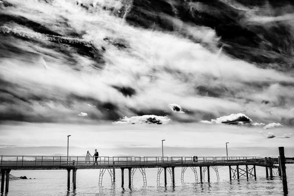 Hochzeitsfotos auf einem Steg in Überlingen am Bodensee