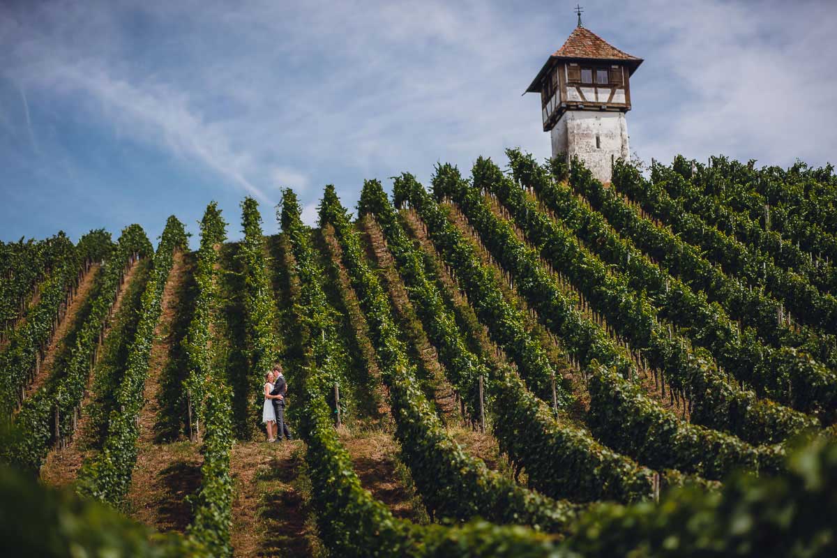 Brautpaar in Weinreben in Überlingen am Bodensee