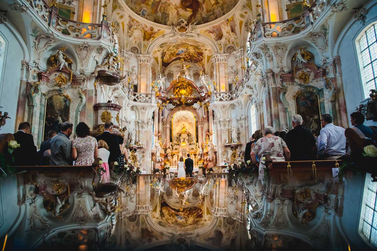 Brautpaar bei einer Hochzeit in der Basilika Birnau