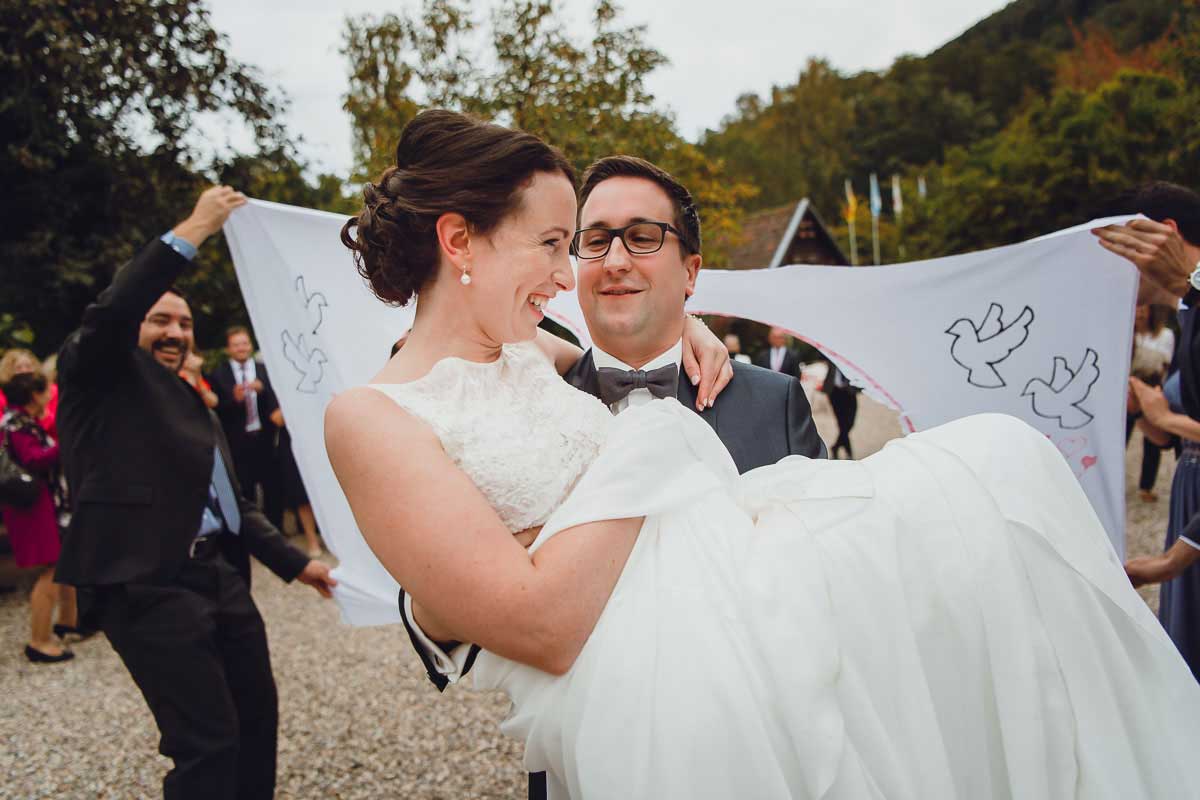 Herz druchschneiden bei einer Hochzeit