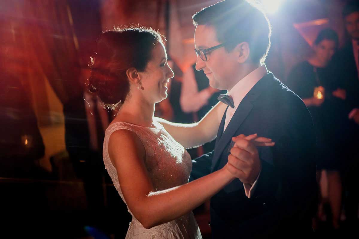 Eröffnungstanz Brautpaar bei einer Hochzeit im Landgut Buschmühle