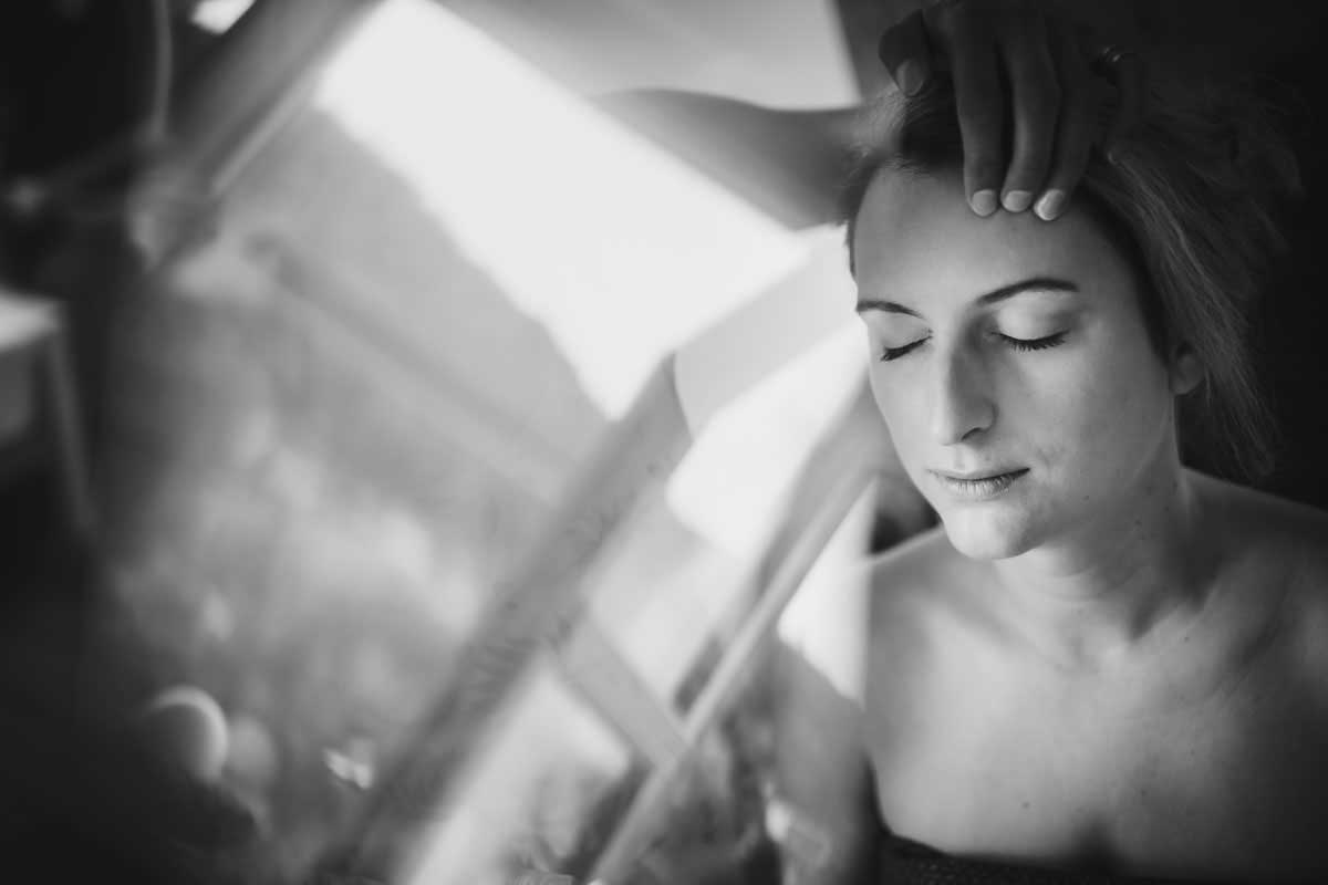 Styling der Braut für eine Hochzeit im Schloss Heidelberg