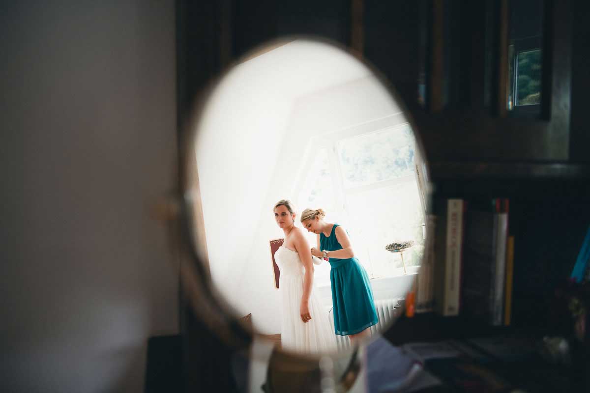 Styling der Braut für eine Hochzeit im Schloss Heidelberg