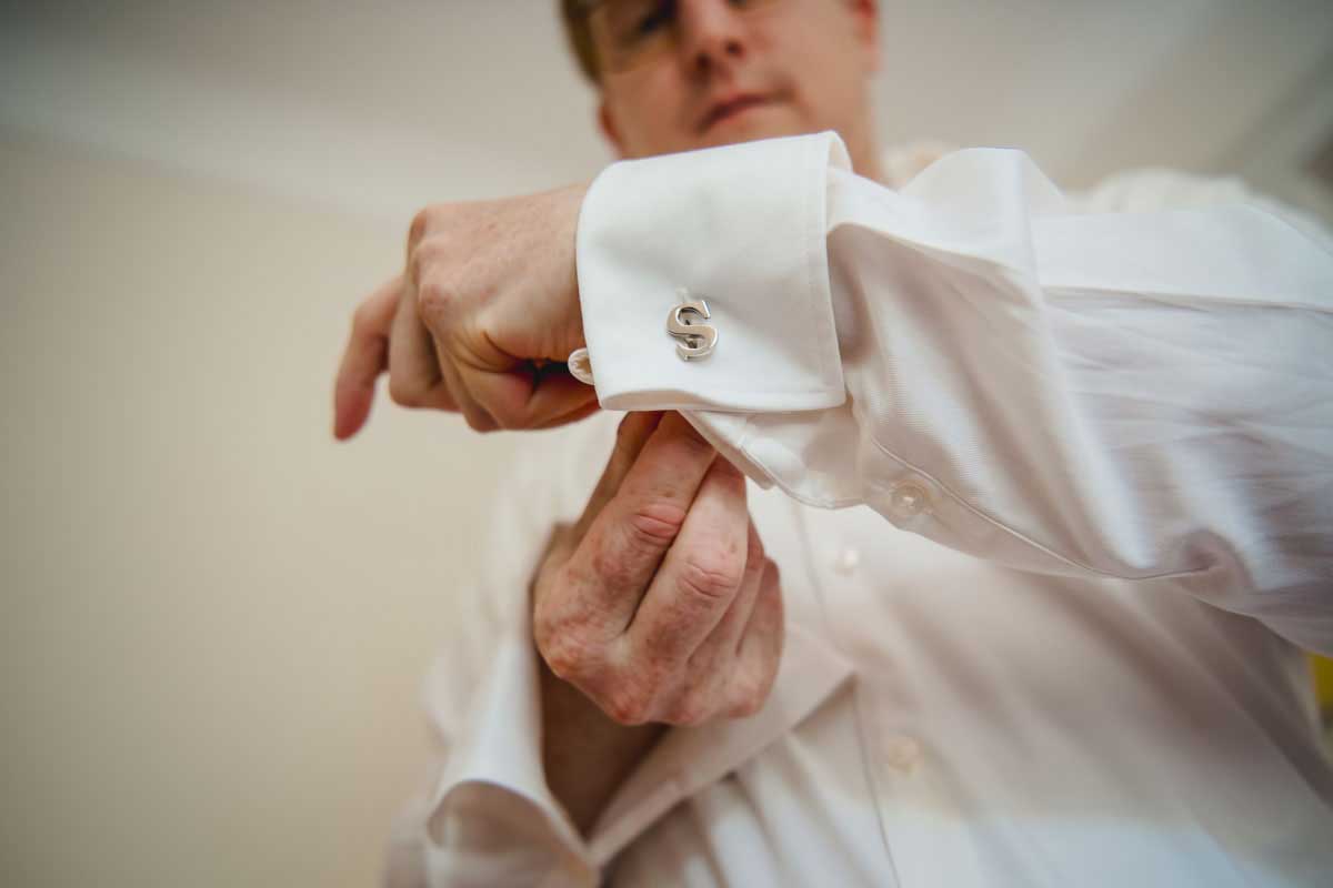 getting ready bräutigam für eine Hochzeit in Heidelberg