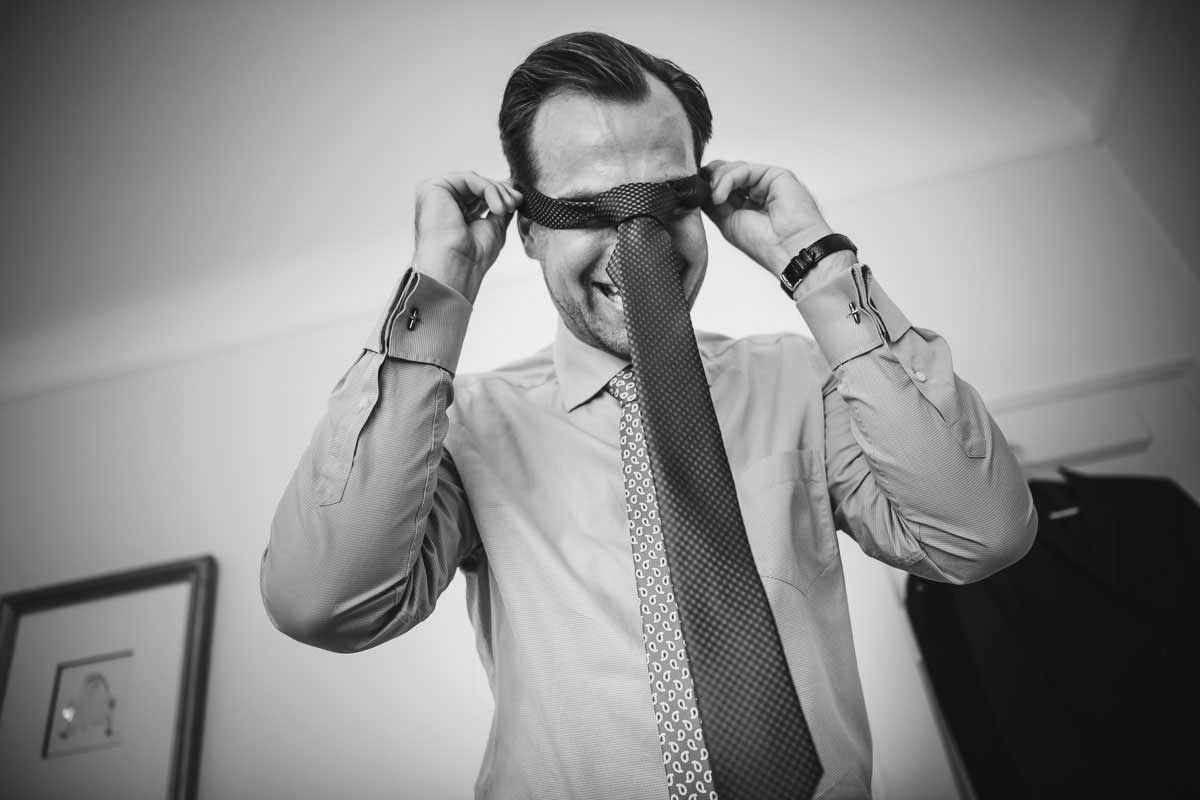 getting ready bräutigam für eine Hochzeit in Heidelberg