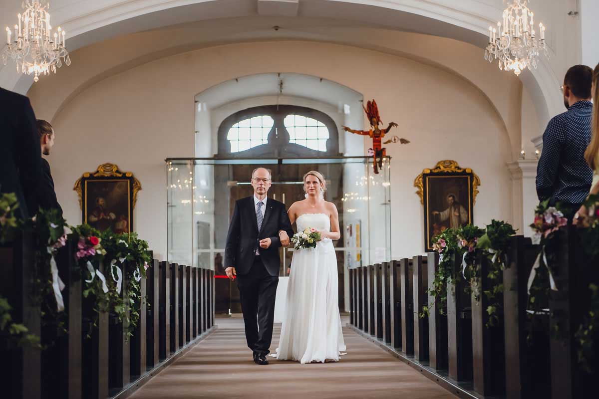 Einzug Braut in der Jesuitenkirchen in Heidelberg