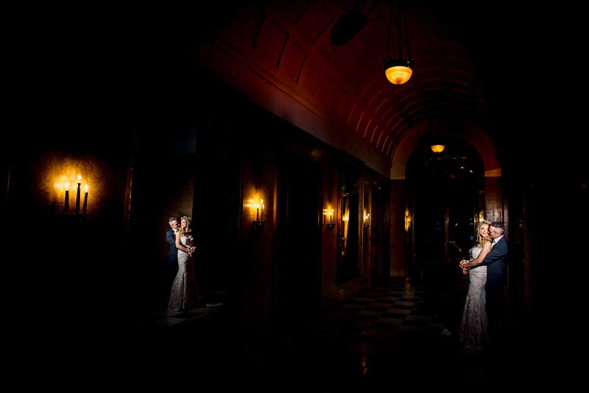 Hochzeitsbild indoor nach einer Standesamtlichen Trauung in Wiesbaden