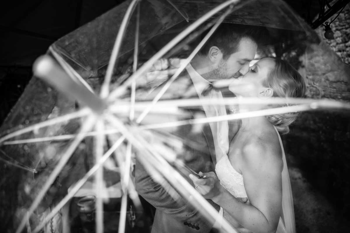 Hochzeitsfoto im Regen im Wagners Hof