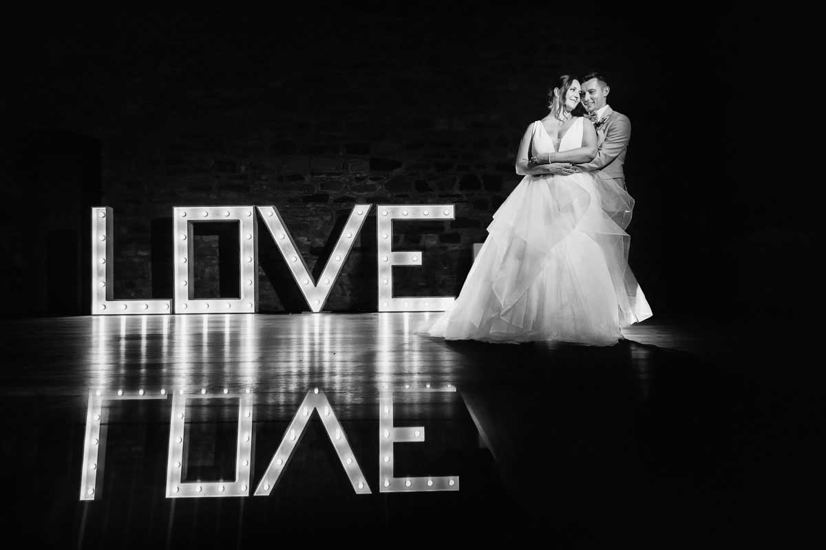 Hochzeitsfoto Brautpaar im Festsaal Gut Wöllried